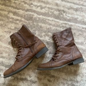 Combat boots